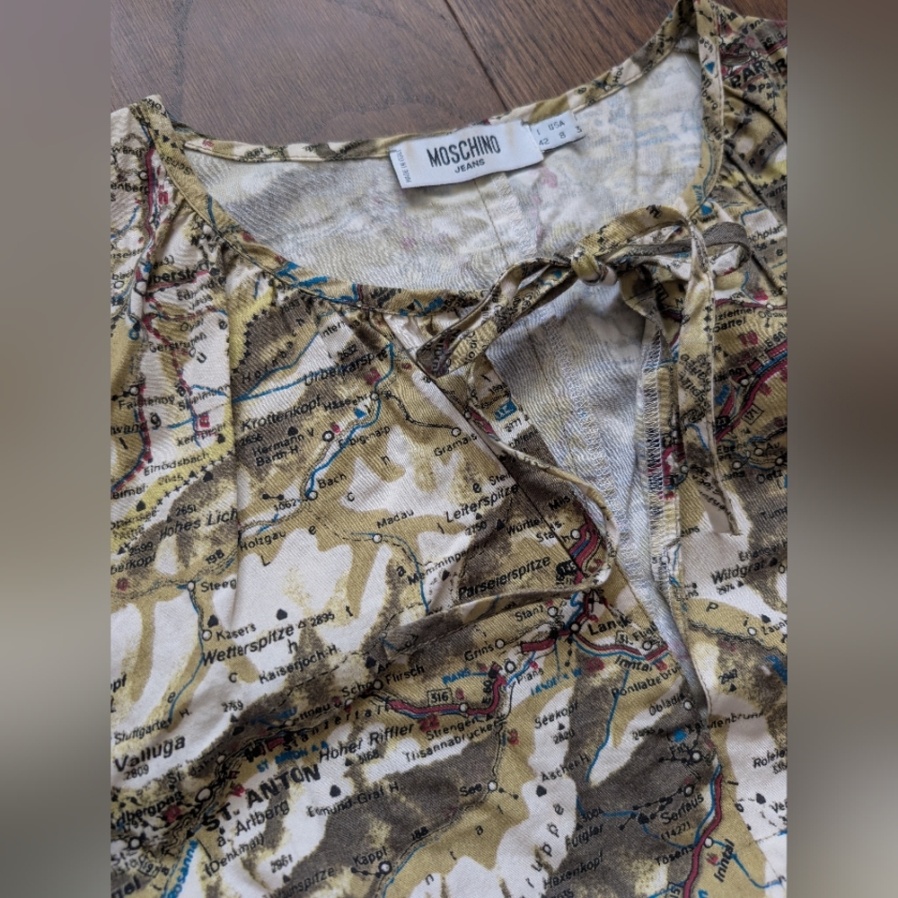 🇮🇹Moschino Jeans Map Print Top - Size US8